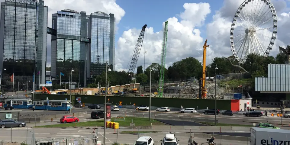 Vy från arbetsplats i Göteborg med pariserhjul i bakgrunden