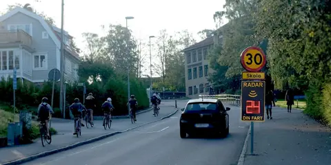 Ny digital hastighetsskylt