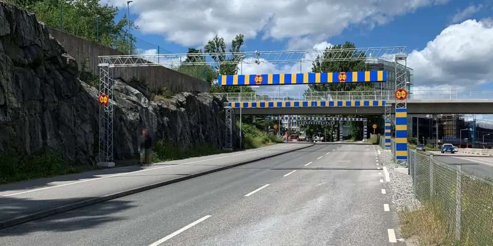 Portaler som höjdvarning innan bro