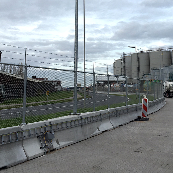 Ett DELATBLOC belysningsfundament installerat i Rotterdams hamn