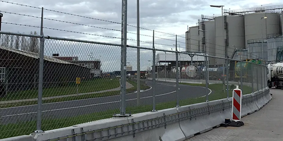 Ett DELATBLOC belysningsfundament installerat i Rotterdams hamn